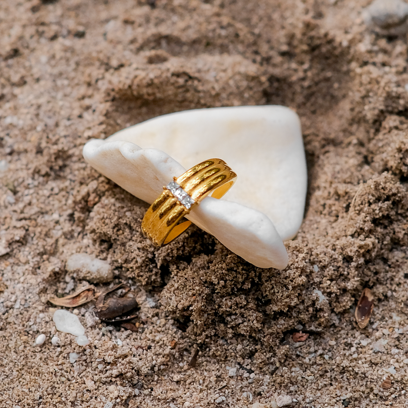 Anello in oro con taglio smeraldo Azalea