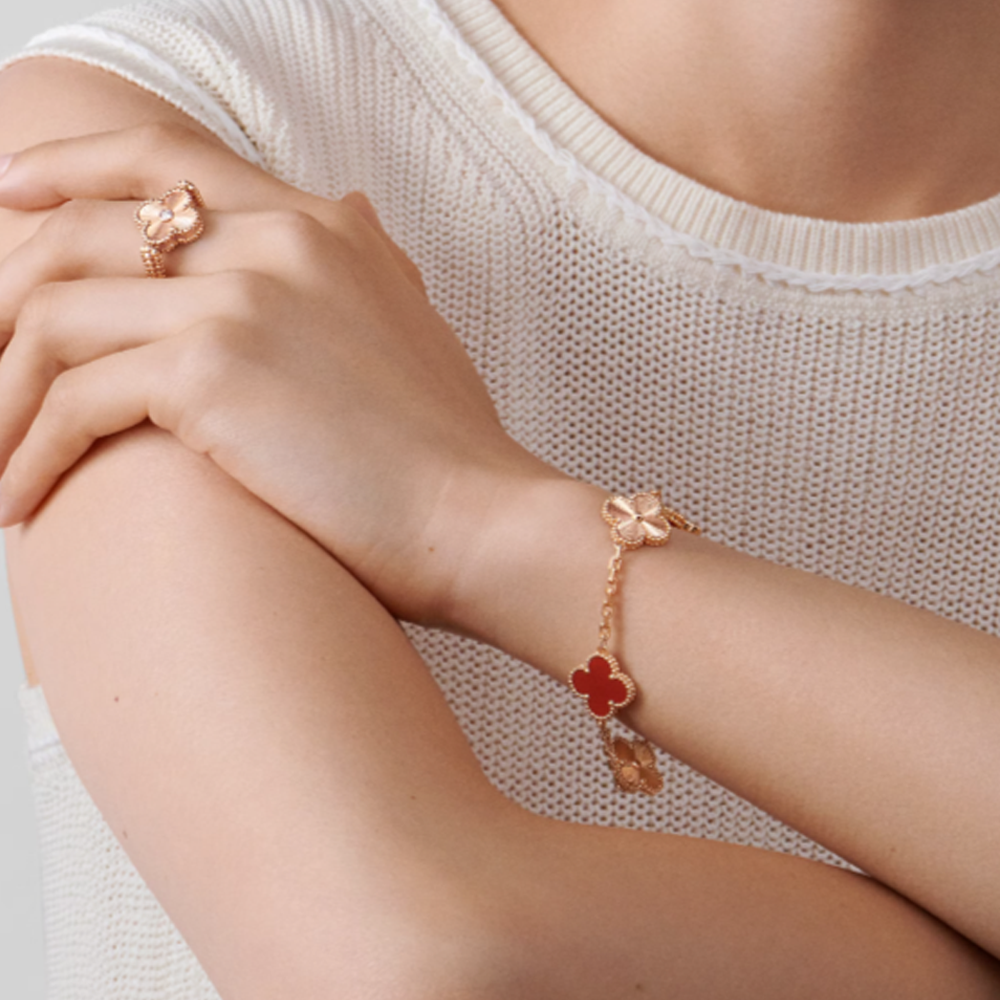 Bracciale con motivo a ciondolo | Rosso/Rosé